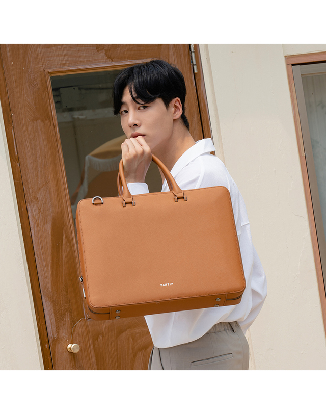 탄틴 탄틴 노블 브리프케이스 소가죽 서류가방 T13807 탄 착용컷