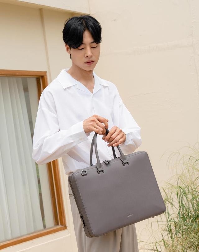 탄틴 탄틴 노블 브리프케이스 소가죽 서류가방 T13807 그레이 착용컷