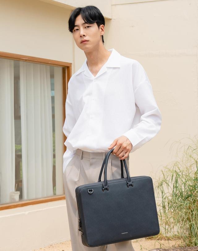 탄틴 탄틴 노블 브리프케이스 소가죽 서류가방 T13807 네이비 착용컷