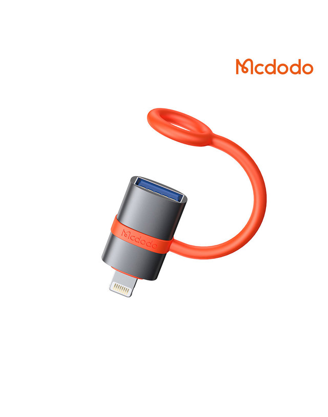 맥도도 맥도도 포터블 USB-A 타입 to 라이트닝 미니 젠더 OT260 착용컷