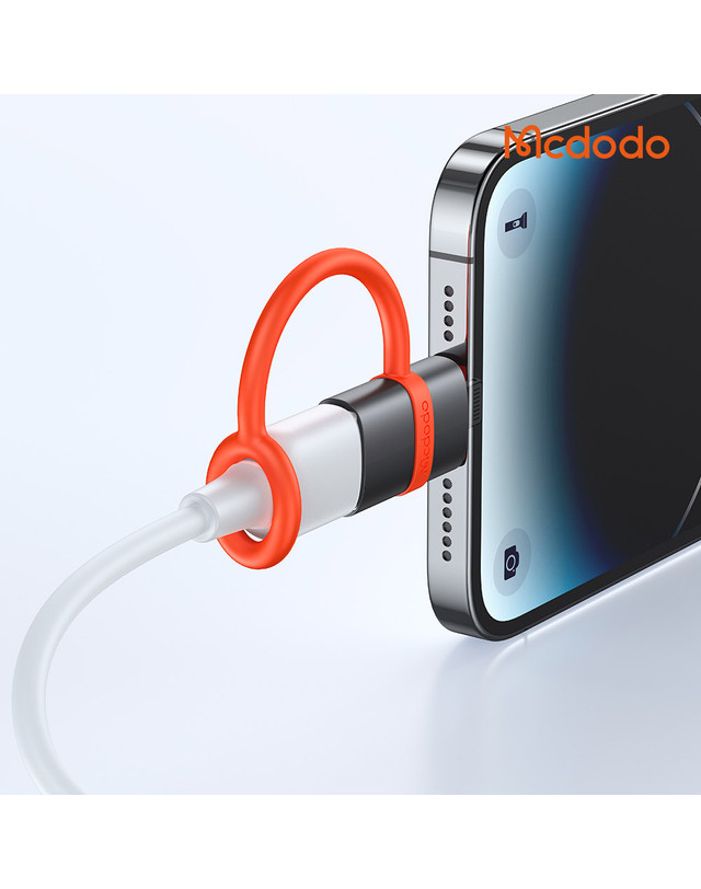 맥도도 맥도도 포터블 USB-A 타입 to 라이트닝 미니 젠더 OT260 착용컷