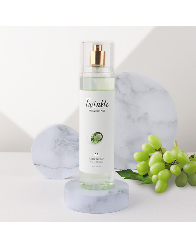 푸드어홀릭 (1+1)푸드어홀릭 트윙클 그레이프페리도트 바디미스트250ml 착용컷
