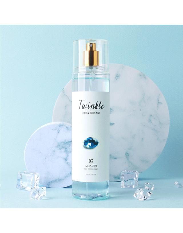 푸드어홀릭 (1+1)푸드어홀릭 트윙클 아쿠아마린 바디미스트 250ml 착용컷