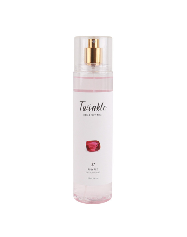 푸드어홀릭 푸드어홀릭 트윙클 루비 레드 바디미스트 250ml 착용컷