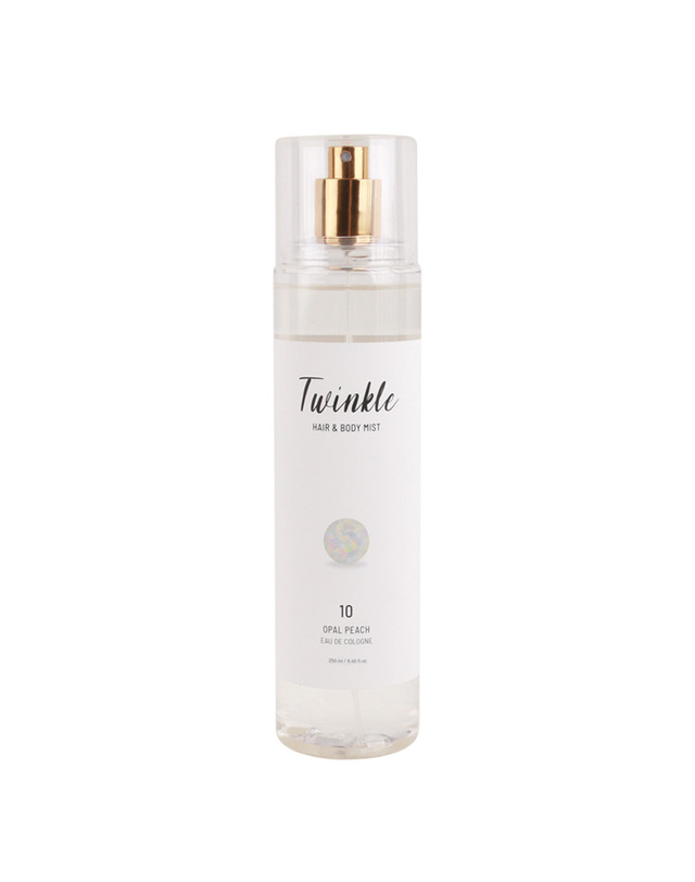 푸드어홀릭 푸드어홀릭 트윙클 오팔 피치 바디미스트 250ml 착용컷