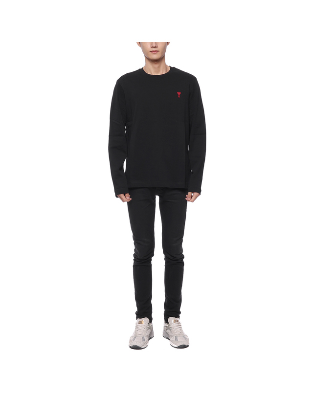 아미 23FW 남성 하트 로고 긴팔티셔츠 (UTS205 726 001 M 23F) 착용컷