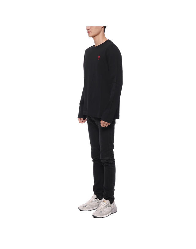 아미 23FW 남성 하트 로고 긴팔티셔츠 (UTS205 726 001 M 23F) 착용컷
