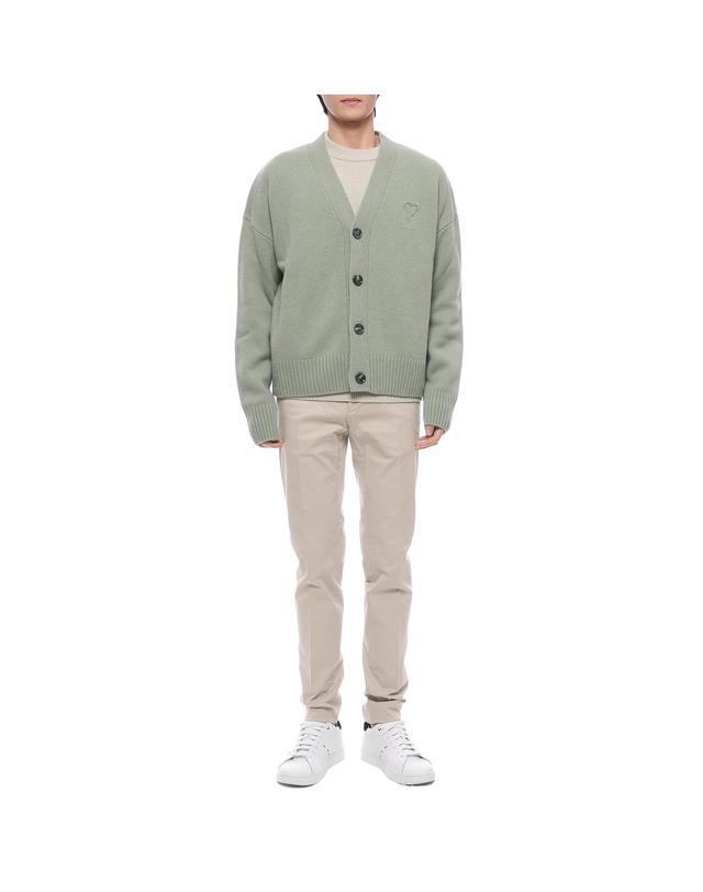 아미 24FW 남성 하트 로고 엠보스드 가디건 (UKC044 KN0028 303 M 24F) 착용컷
