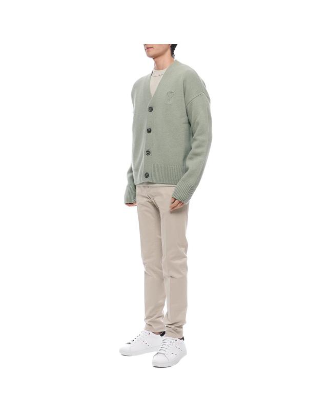 아미 24FW 남성 하트 로고 엠보스드 가디건 (UKC044 KN0028 303 M 24F) 착용컷