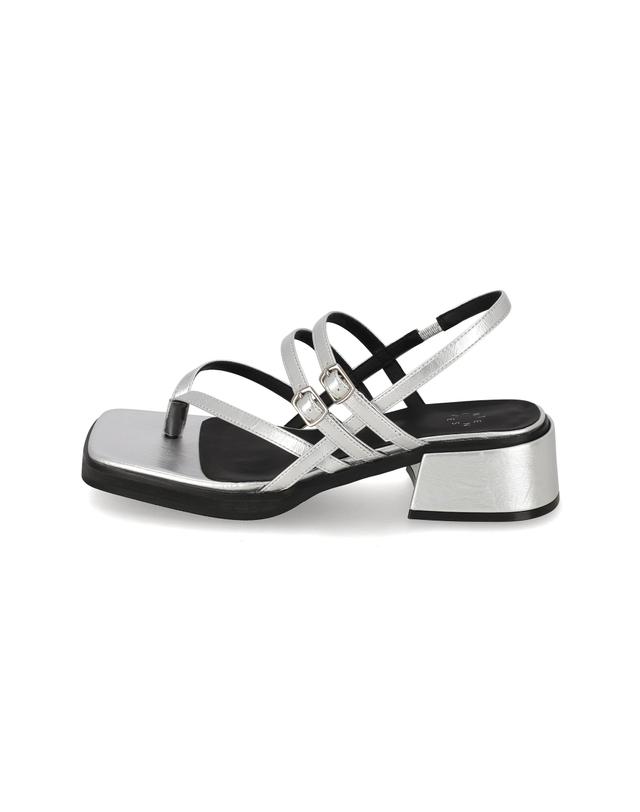 엘칸토 엘칸토 인텐스 여성 멀티 버클 플리플랍형 미드힐 샌들 4cm LCWW24I626 착용컷