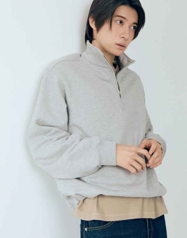 나우 에센셜 스웻 하프넥 집업 Melange Gray 착용컷