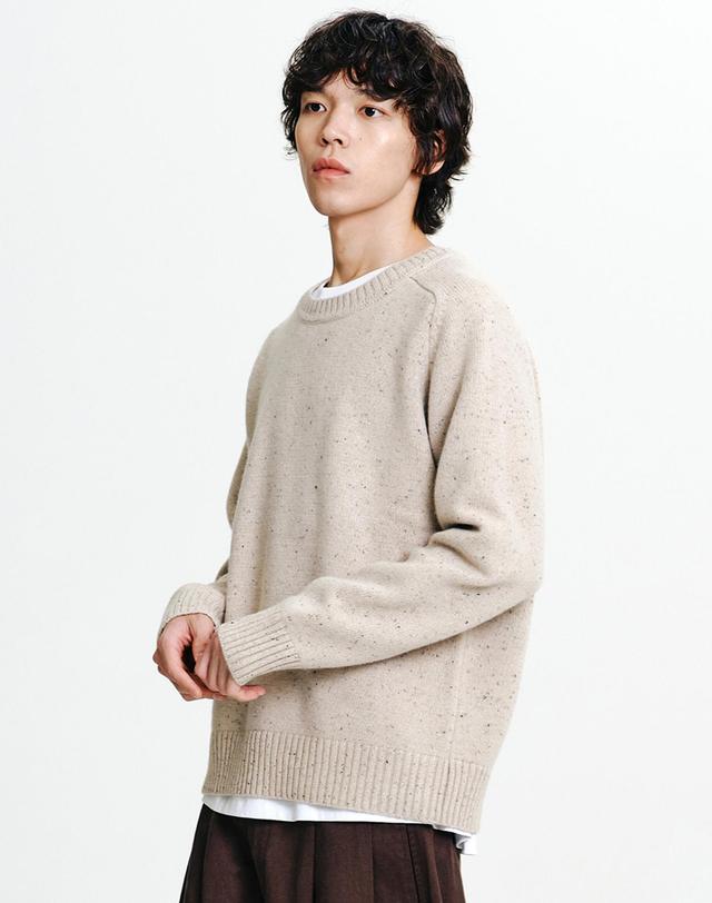 나우 얀 포인트 라운드넥 니트 Beige 착용컷