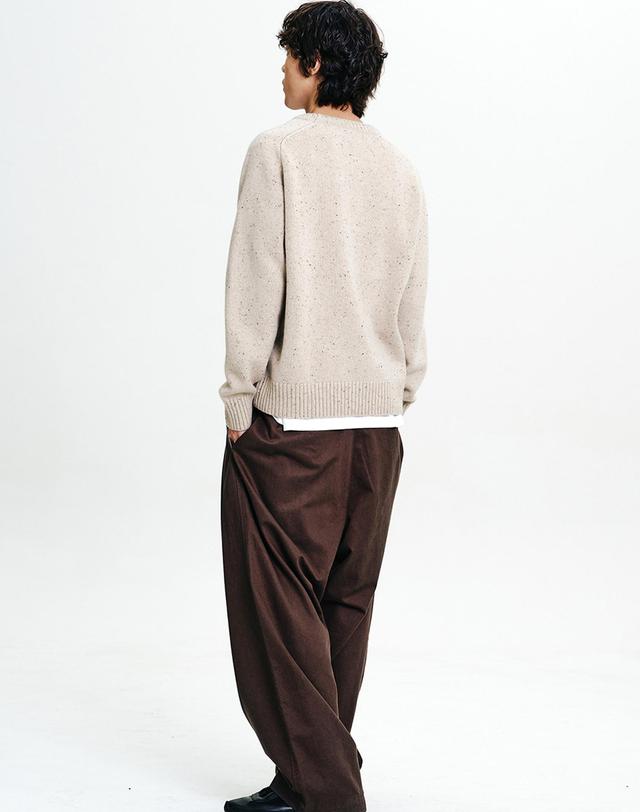 나우 얀 포인트 라운드넥 니트 Beige 착용컷
