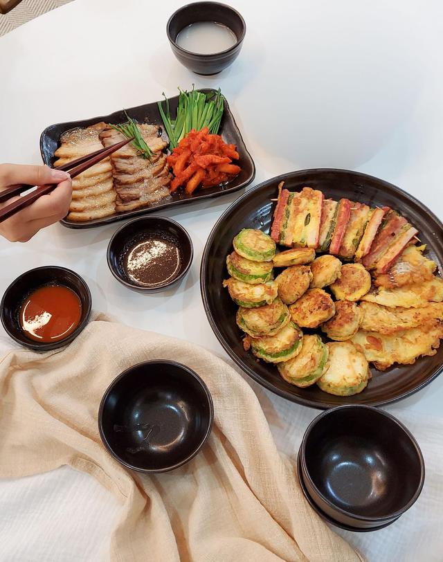 옹기종기 전통 한식기 옹기 전통주잔 술잔세트 동동주잔 막걸리잔 지짐이 세트 8P 착용컷