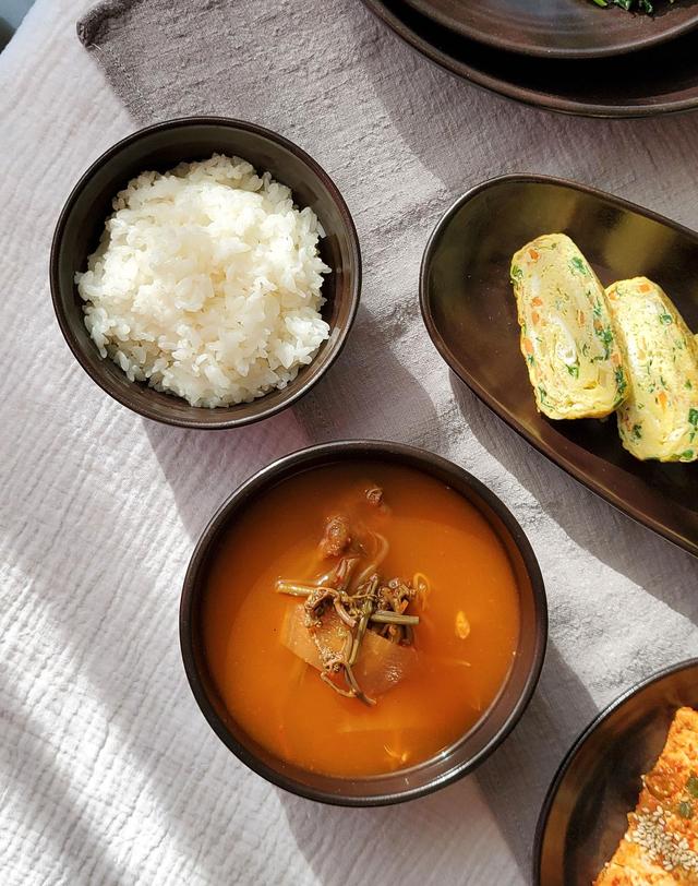 옹기종기 전통 한식기 옹기 접시 플레이트 밥 공기 1P (요거트볼) 착용컷