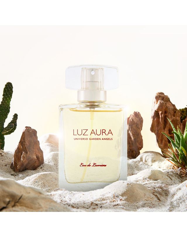 유니베르소 루즈 아우라 오 드 루미에르 50ml 착용컷