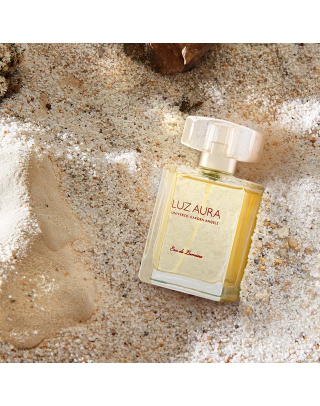 유니베르소 루즈 아우라 오 드 루미에르 50ml 착용컷