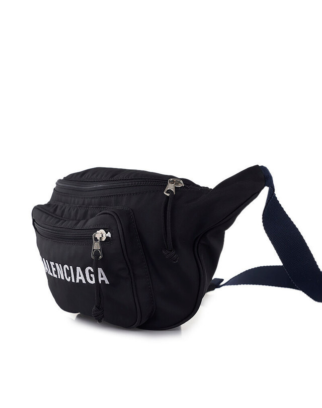 발렌시아가 [중고명품] [중고] 블랙 휠 스몰 벨트백 PC0221 BA00 189 BLACK 착용컷