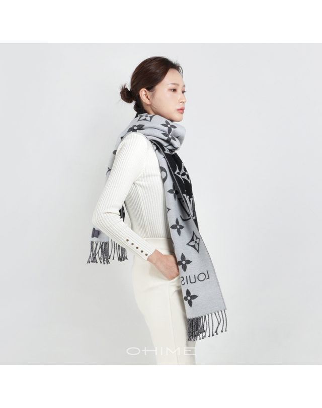 루이비통 (선물포장)(당일출고) 루이비통머플러 울 WOOL 100% LV 에센셜 블랙 착용컷