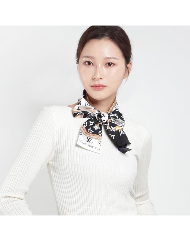 루이비통 (선물포장)(당일출고) 루이비통스카프 방도 컨피덴셜 모노그램 실크 택1 착용컷
