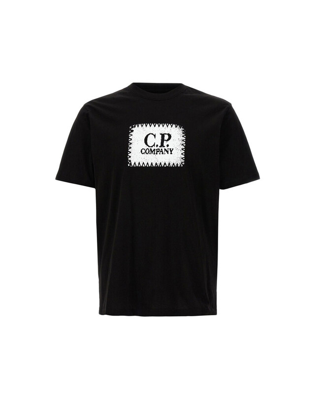 씨피 컴퍼니 씨피컴퍼니 [명품] CP컴퍼니 26SS 로고 라벨 프린팅 티셔츠 블랙 RCCMTS723A 005100W 999 BLACK 착용컷