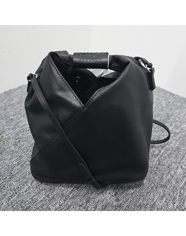 엠엠6 [명품] 26FW MM6 메종 마르지엘라 재패니즈 클래식 크로스 바디백 블랙 SB6WD0026 P8396 T8013 네이비 착용컷