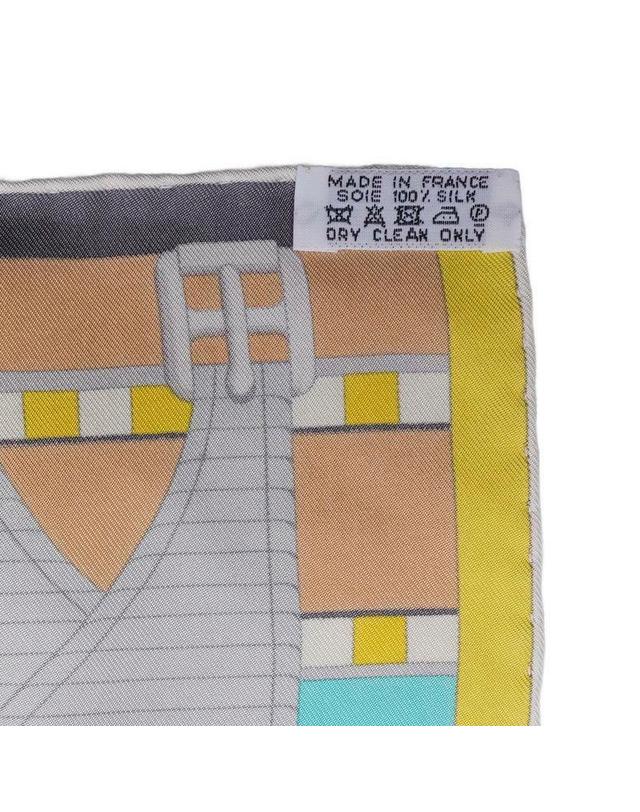 에르메스 [중고명품] [중고명품] 에르메스 멀티컬러 실크 상글 엔 지그재그 까레 90 여성 스카프 BLACK 착용컷