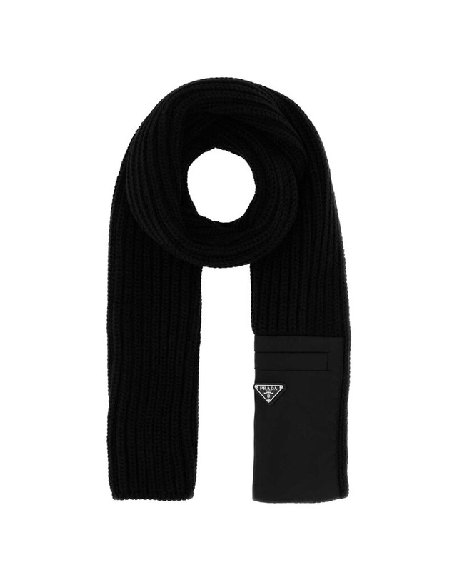 프라다 [명품] 프라다 25FW 삼각로고 나일론 포켓 울 머플러 블랙 2FS106 1WTO F0002 BLACK 착용컷