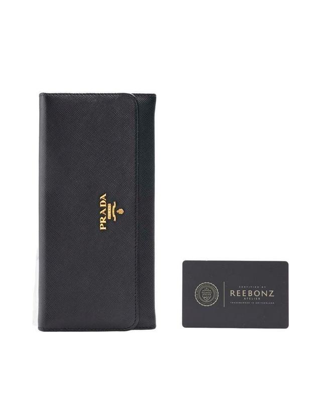 프라다 [중고명품] 프라다 블랙 카프스킨 사피아노 로고 플랩 여성 장지갑 BLACK 착용컷