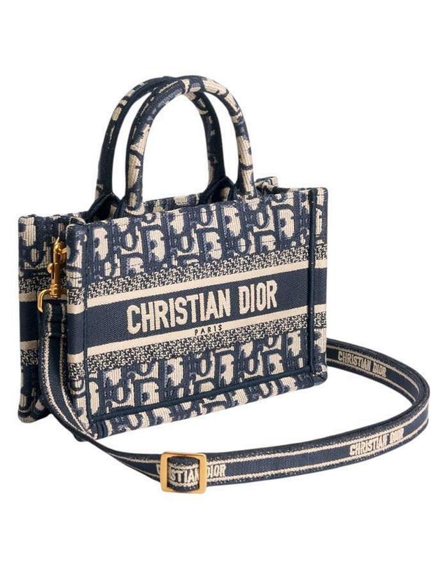 크리스찬디올 크리스찬 디올 [명품] 디올 Dior Book Tote 미니 백 S5573CRIW_M928 진한 그레이 착용컷