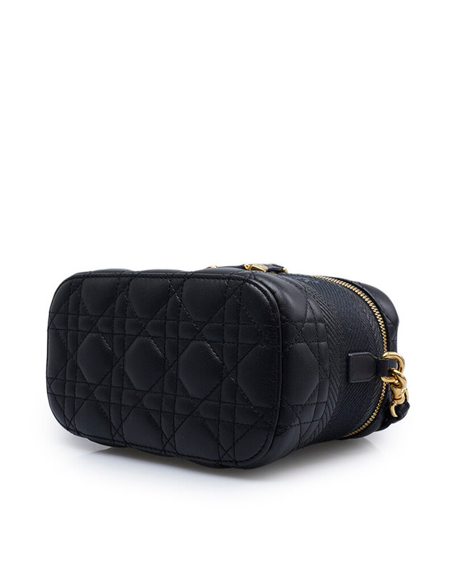 디올 [중고명품] [중고] 블랙 베니티 스몰 토트백 S5488UNTRM900 BLACK 착용컷