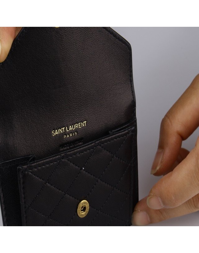 생 로랑 [명품]SAINT LAURENT 가비 플랩 카드 지갑 734921 1EL07 1000 734921 1EL07 1000 BLACK 착용컷