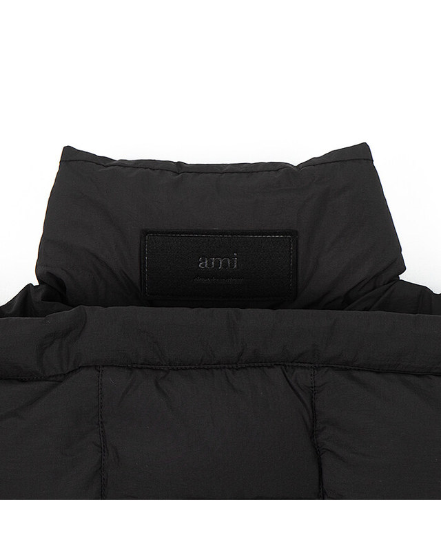 아미 [명품] 아미 드 꾀흐 공용 다운 패딩 UJK402PA0009 001 BLACK 착용컷