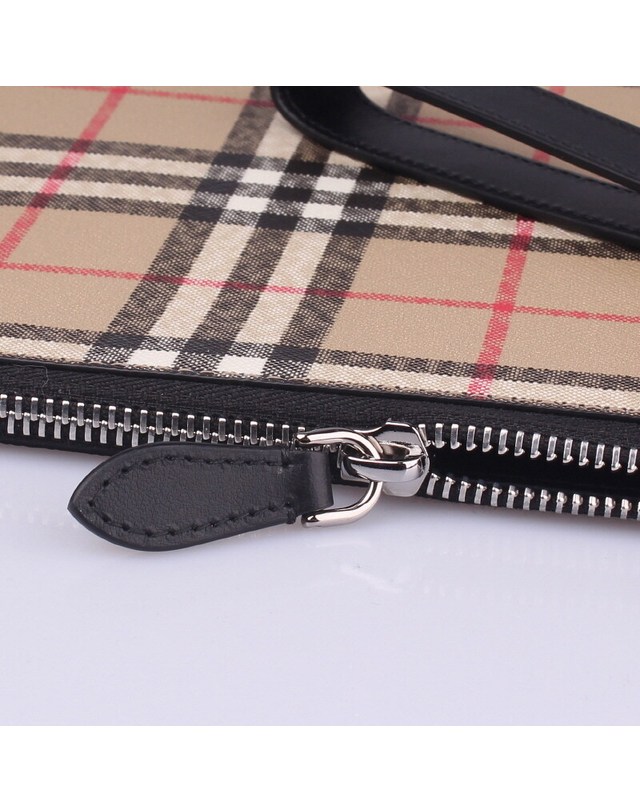 버버리 [명품]BURBERRY 빈티지 체크 E 캔버스 클러치 8065629 8065629 밝은 브라운 착용컷