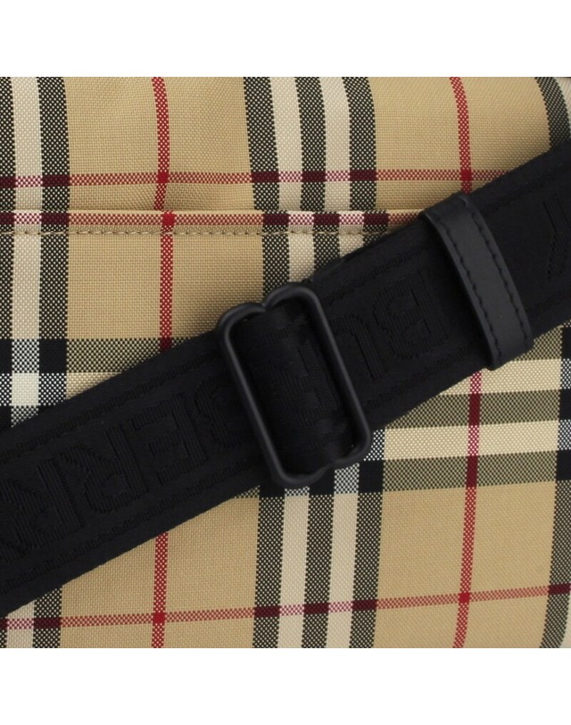 버버리 [명품]BURBERRY 패디 크로스 메신저백 8084111 8084111 BLACK 착용컷