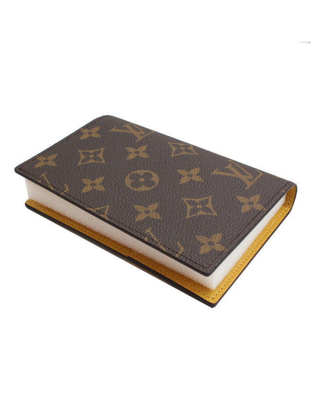 루이비통 [명품]루이비통 모노그램 마카주 여권 지갑 731437 704070745 BLACK 착용컷