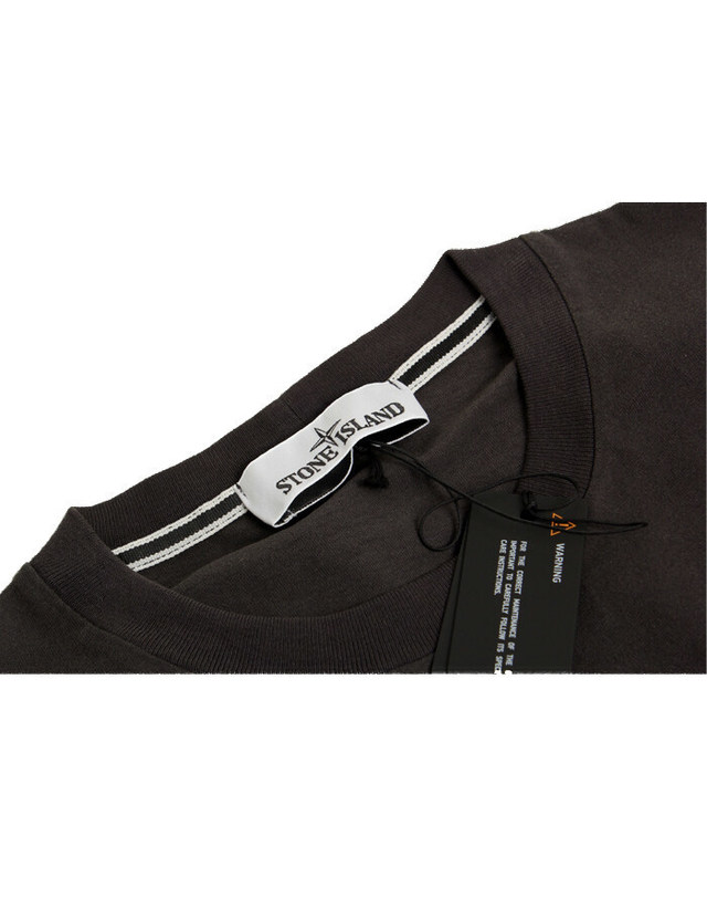 스톤아일랜드 키즈 스톤아일랜드 [명품] Stone Island 스톤 아일랜드 티셔츠 76152NS83 V0065 남성 라운드넥 반팔티셔츠 진한 그레이 착용컷