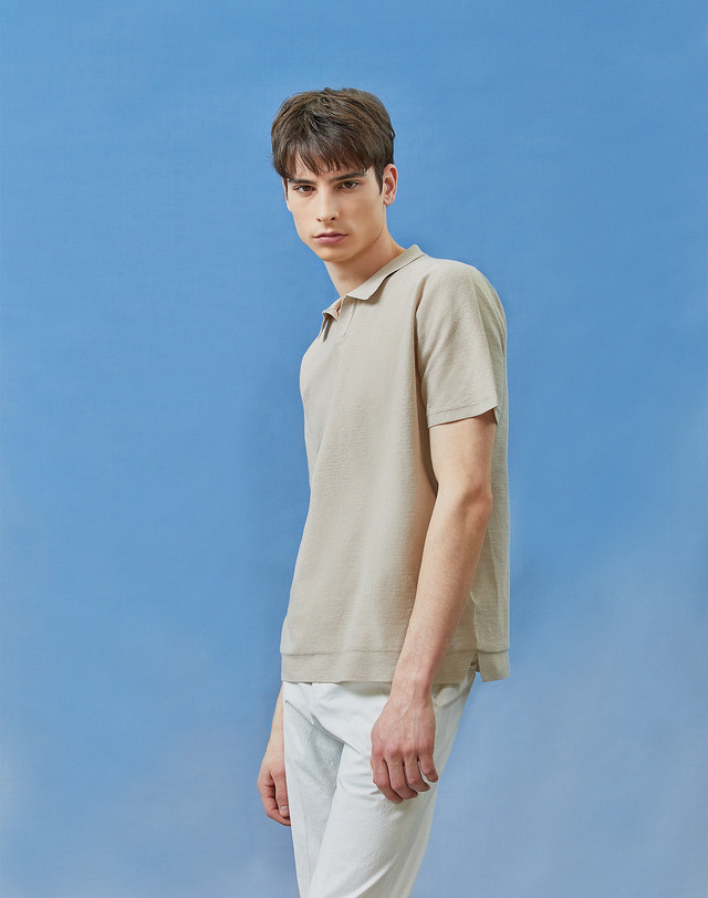 소루 [Solew] Open Collar Short Polo Sweater_Beige 착용컷