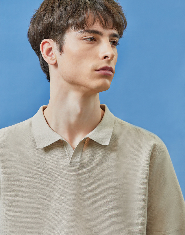 소루 [Solew] Open Collar Short Polo Sweater_Beige 착용컷