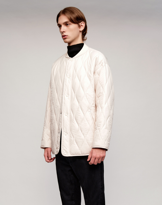 소루 [Solew] Varsity Neck Quilting Jumper_White (바시티넥 퀼팅 점퍼_화이트) 착용컷