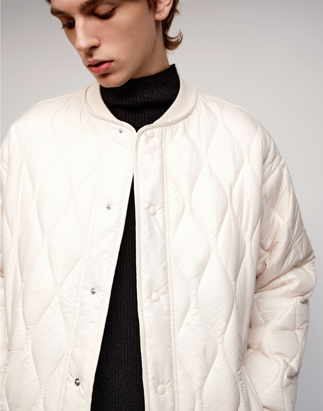 소루 [Solew] Varsity Neck Quilting Jumper_White (바시티넥 퀼팅 점퍼_화이트) 착용컷