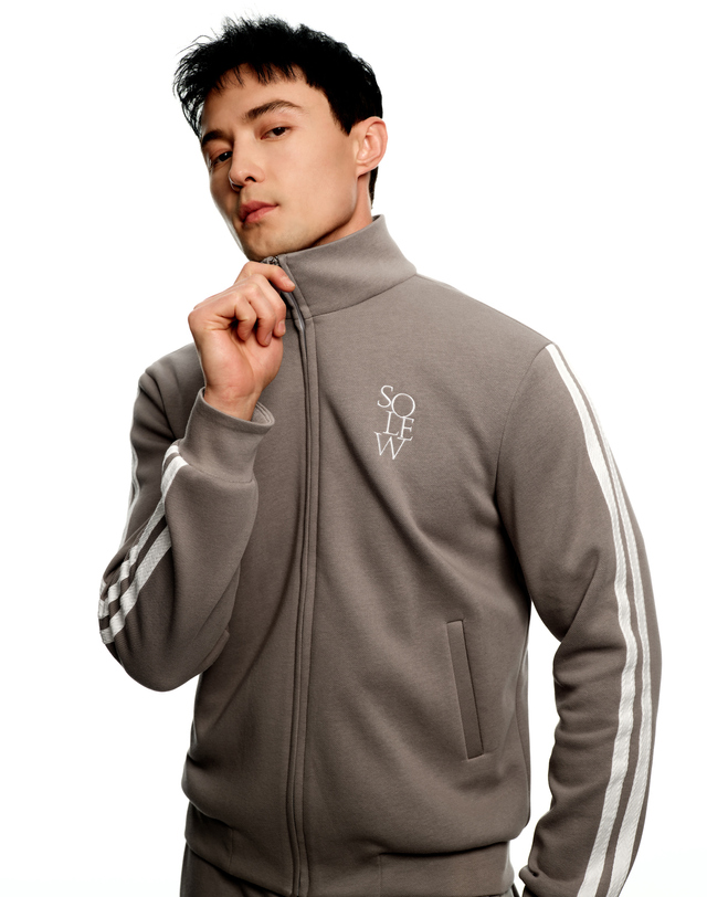 소루 [Solew] Logo Point Track Zip-up_Grey 그레이 착용컷