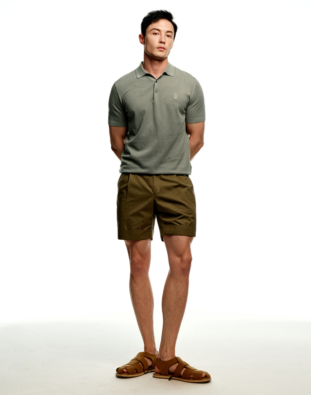 소루 [Solew] Cotton One-tuck Short_Dark Olive 카키 착용컷