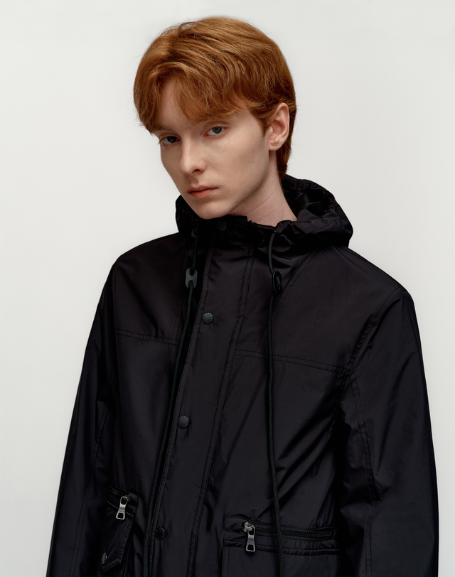 소루 [Solew] Anorak Hooded Windbreaker_Black 블랙 착용컷