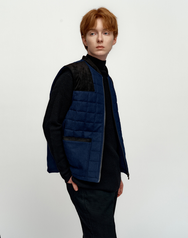 소루 [Solew] Square Quilting Wool Vest_Navy 네이비 착용컷