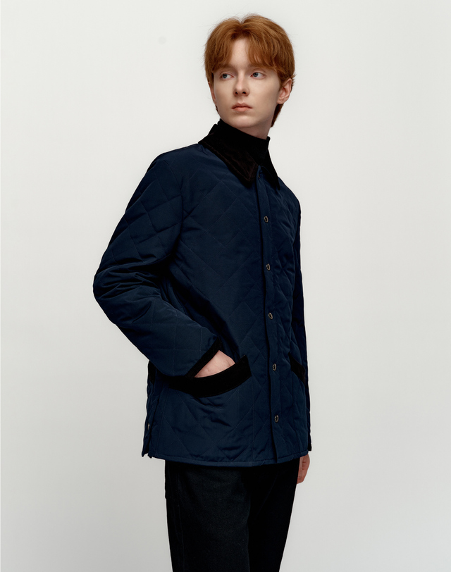 소루 [Solew] Corduroy Quilting Jumper_Navy 네이비 착용컷