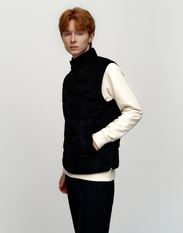 소루 [Solew] Suede Padding Vest_Black 블랙 착용컷