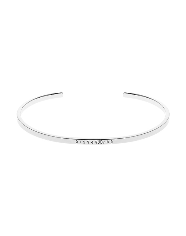메종 마르지엘라 메종마르지엘라 SM7UY0054 SV0310 951 MM6 인그레이빙 넘버링 로고 커프 3mm 팔찌 착용컷