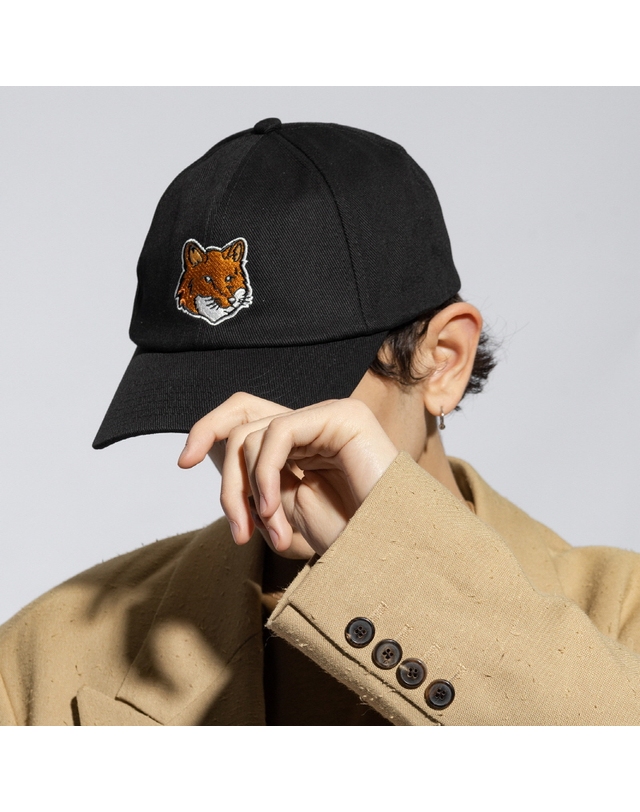 메종 키츠네 메종키츠네 [MAISON KITSUNE] 라지 폭스헤드 볼캡 MM06103WW0096 P199 착용컷