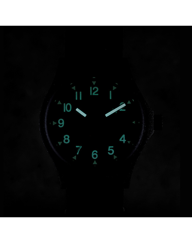 엠더블유씨 시계 MWC G10 배터리해치 24H - 실버X블랙 착용컷